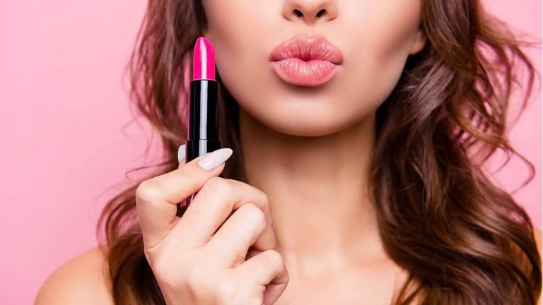 Tips for Choosing the Right Lip Gloss for Yourself