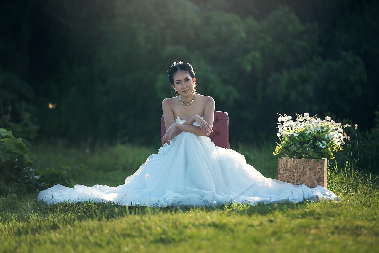 Bride, wedding, field — Vavada kazino